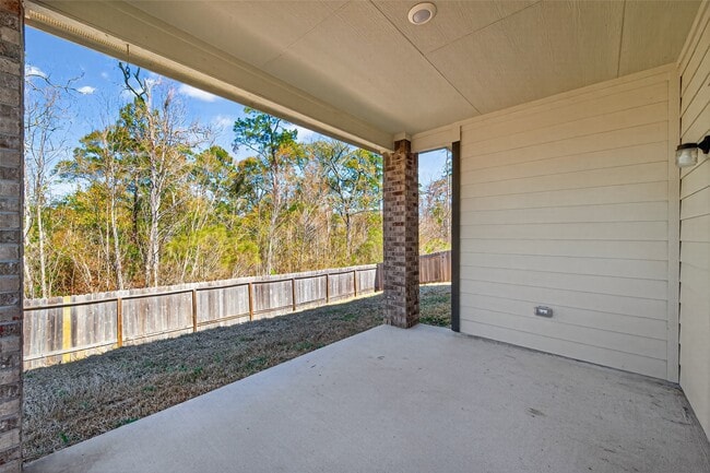 Building Photo - 15059 Meadow Glen N