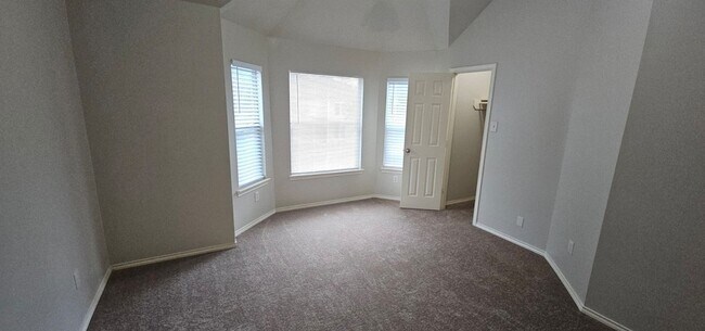Building Photo - 706 Woodport Ln