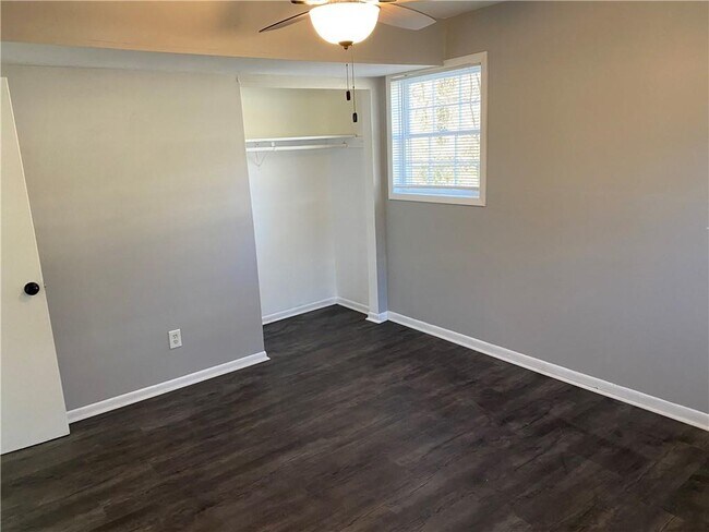 Building Photo - 2647 Hatfield Cir SE