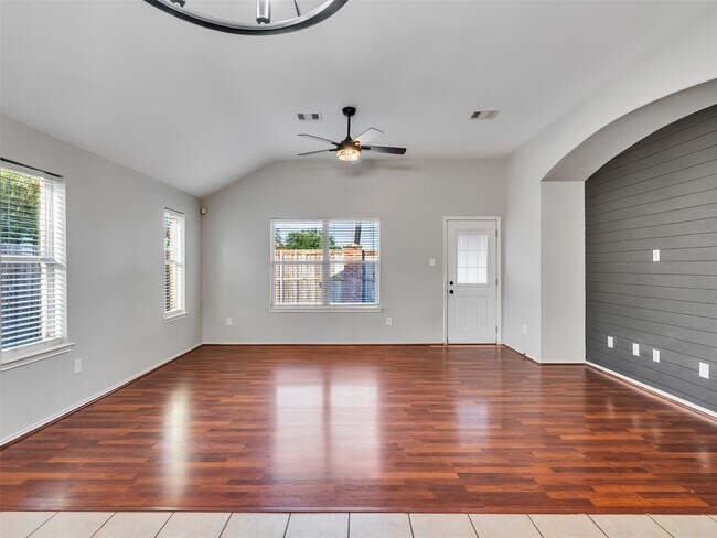 Building Photo - 3417 Cypress Village Dr