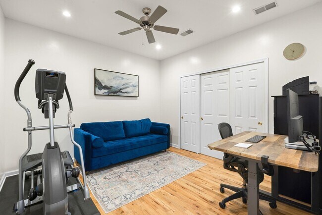 Building Photo - 510 Monroe St