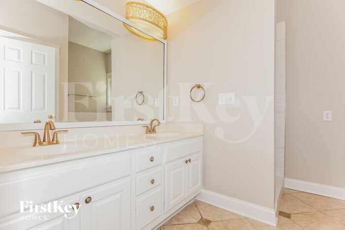 Building Photo - 15824 Robins Way