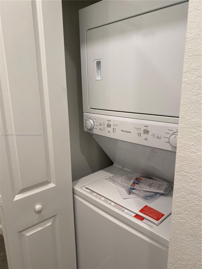 Building Photo - 316 NE 208th Ter