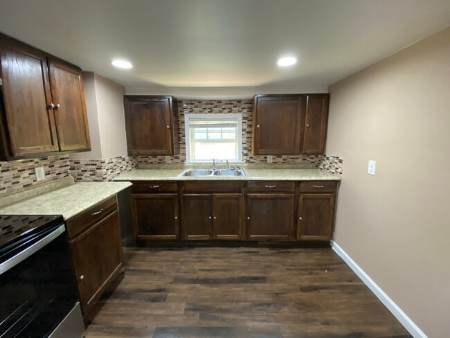 Building Photo - 207 W Calhoun St