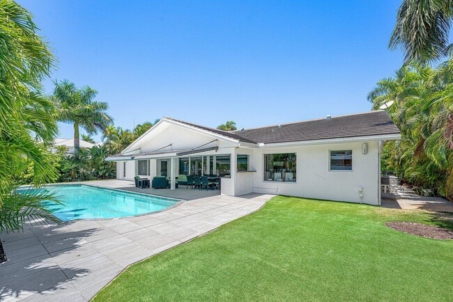 Building Photo - 2540 Mercedes Dr