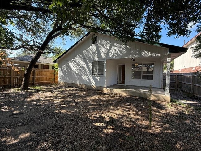 Building Photo - 2512 Claudia Dr
