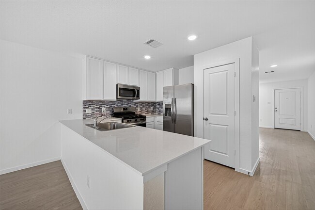 Building Photo - 6818 Eastern Cottonwood Ln