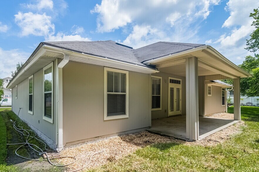 Building Photo - 14081 Bradley Cove Rd