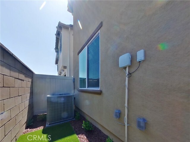Building Photo - 31651 Hans Dr