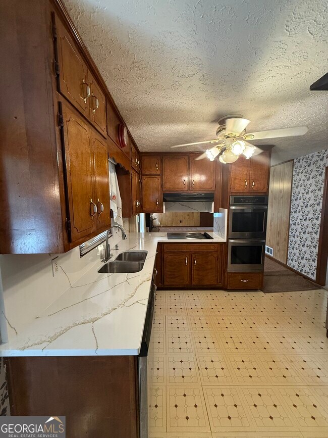 Building Photo - 110 Otelia Ln
