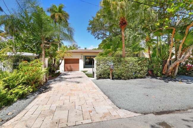 Building Photo - 2527 Inagua Ave