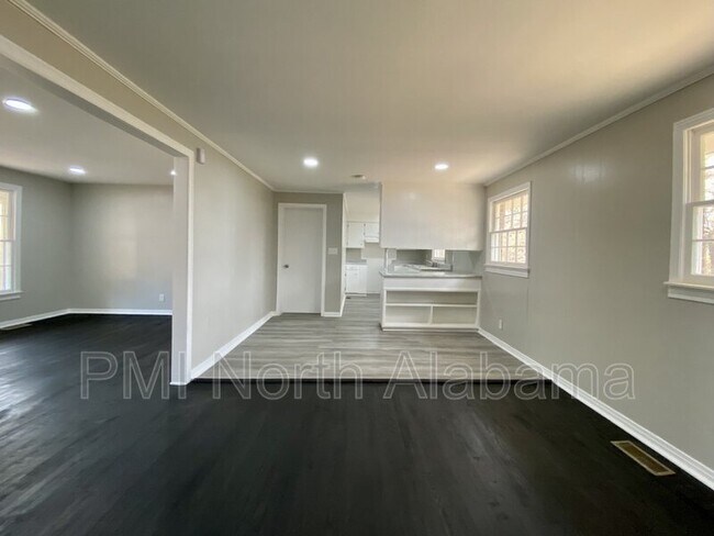 Building Photo - 69 E Lakeside Dr