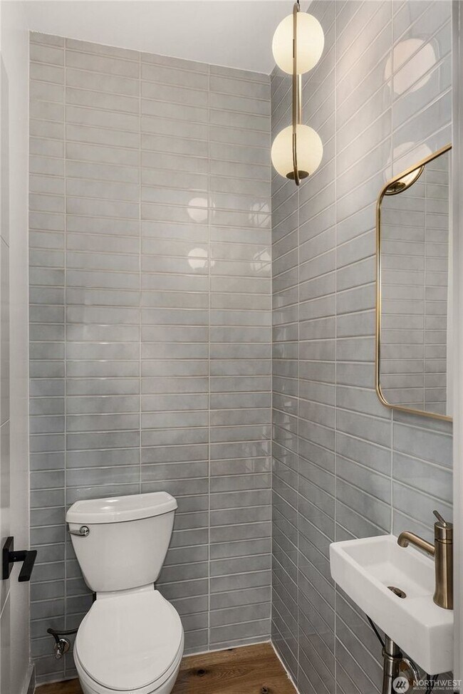 Building Photo - 3Bd/3.25Ba Seattle House