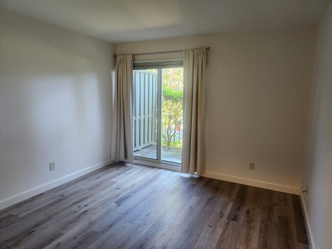 Building Photo - 259 Eden Roc Dr