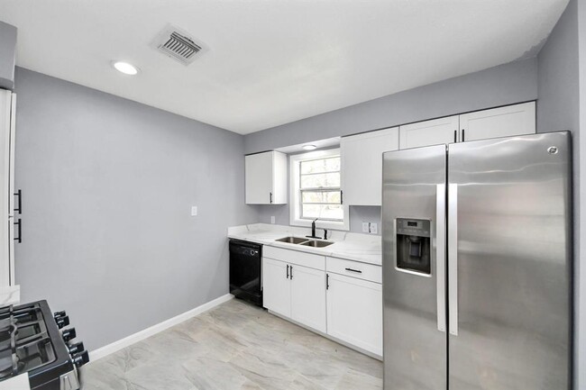 Building Photo - 5103 Karu Dr