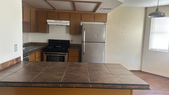 Building Photo - Beautiful & upscale 2 bedroom 2 bathrooms ...