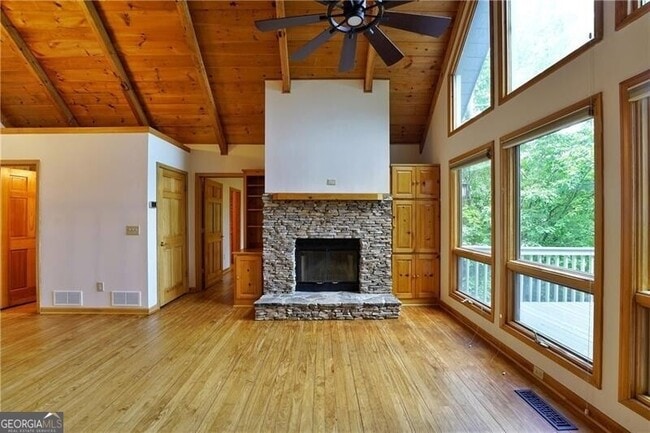 Building Photo - 127 Columbine Dr