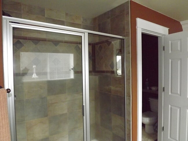 Building Photo - Gorgeous 3 bedroom, 2.5 bath in "Eagle Hei...