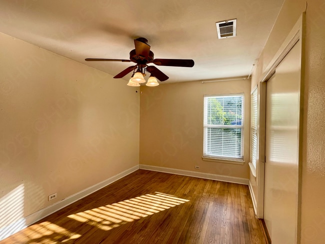 Building Photo - 1041 Ivy Ln