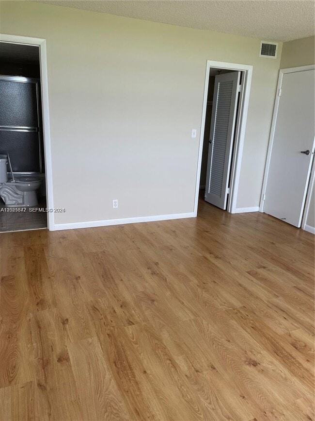 Building Photo - 3100 W Rolling Hills Cir