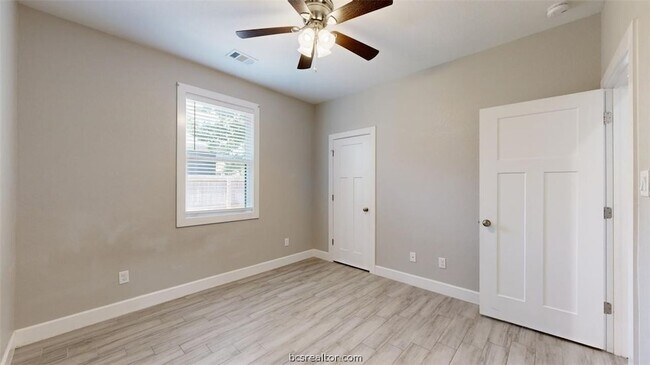 Building Photo - 513 Kubin St