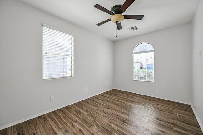 Building Photo - 3 bedroom 2 bath Home