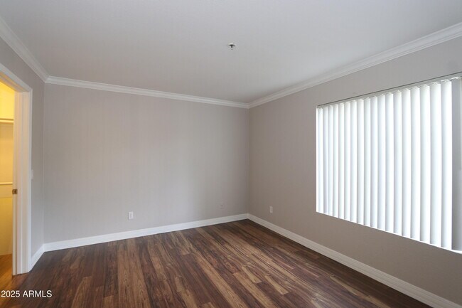 Building Photo - 2025 E Campbell Ave