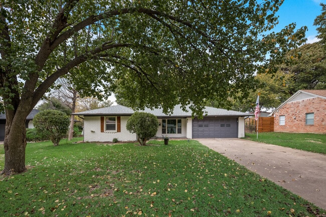 Primary Photo - 611 Ray Andra Dr