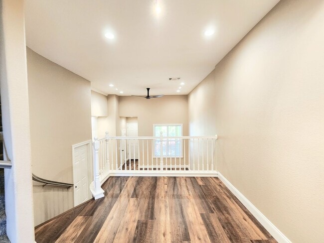 Building Photo - Spacious Townhouse in San Mateo