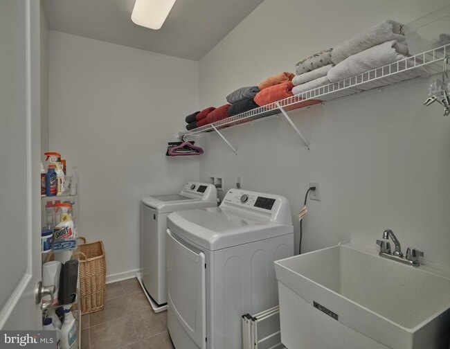Building Photo - 14 Dogleg Ln