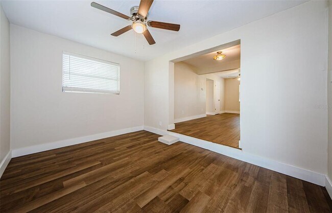 Building Photo - 1310 Robin Hood Ln