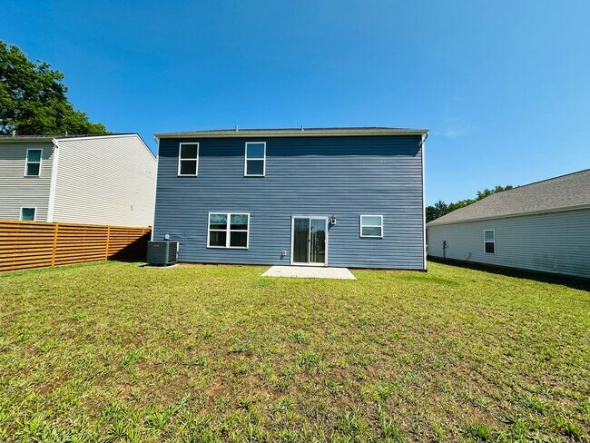 Building Photo - Like-New Modern Living: 2024 Build with Mountain Views