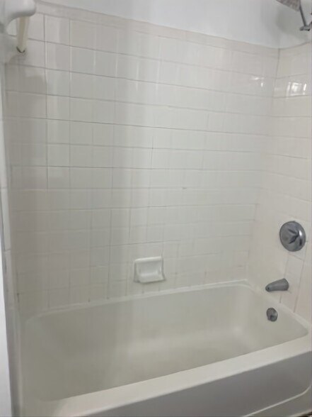 Building Photo - 2011 N Highway 17