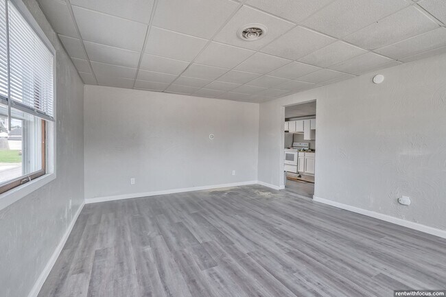 Building Photo - 204 Elm St