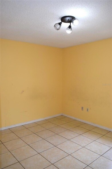 Building Photo - 7423 SW 42nd Pl