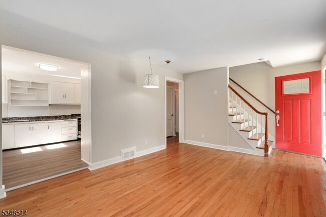 Building Photo - 51 Evergreen Rd