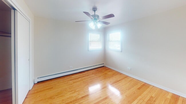 Building Photo - 875 E 87th Pl