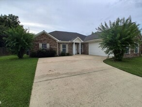 Building Photo - Beautiful 4-bedroom 2 bath home 69S Tuscaloosa