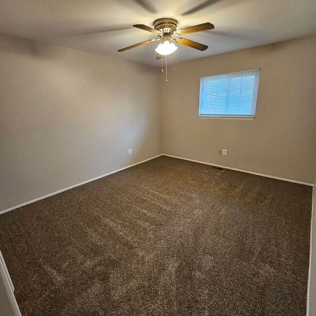 Building Photo - Updated 2 Bed Ranch Condo w/ Garage in Chesterfield, Prime Location