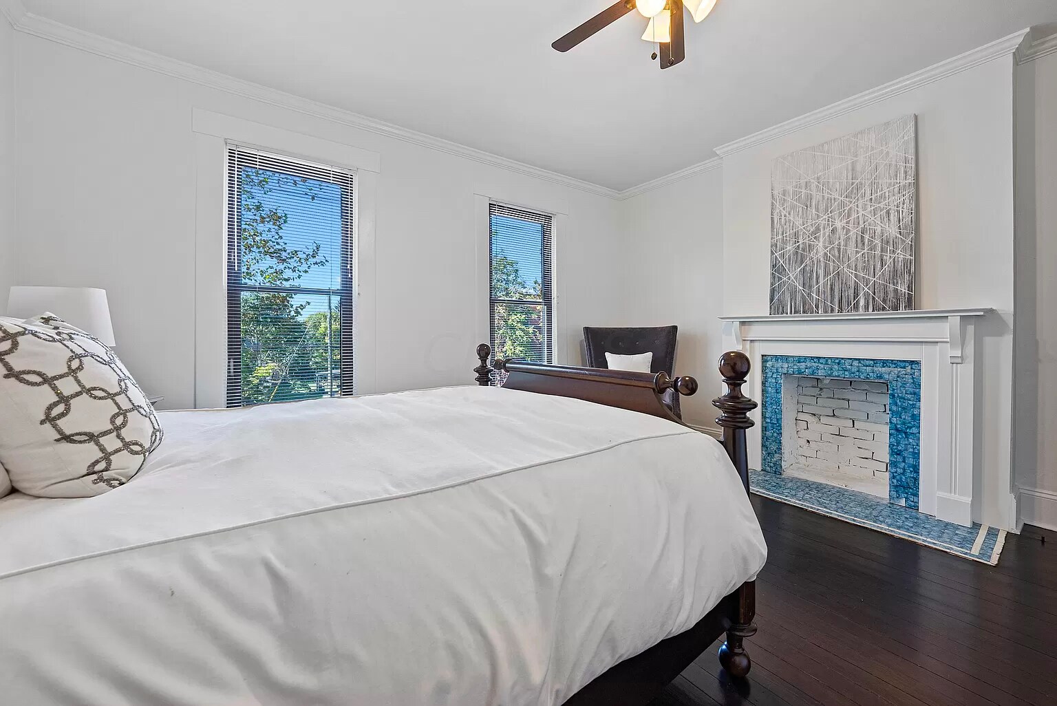 Building Photo - 854 Summit St