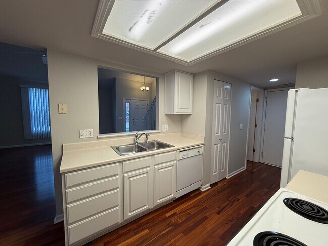 Building Photo - Condo for Rent by Capital Property Management