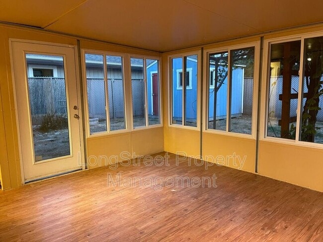 Building Photo - 1630 SW 15th Ave