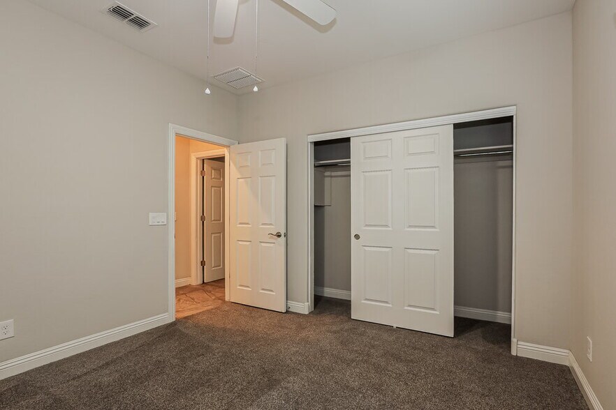 Building Photo - 10820 E Topaz Ave