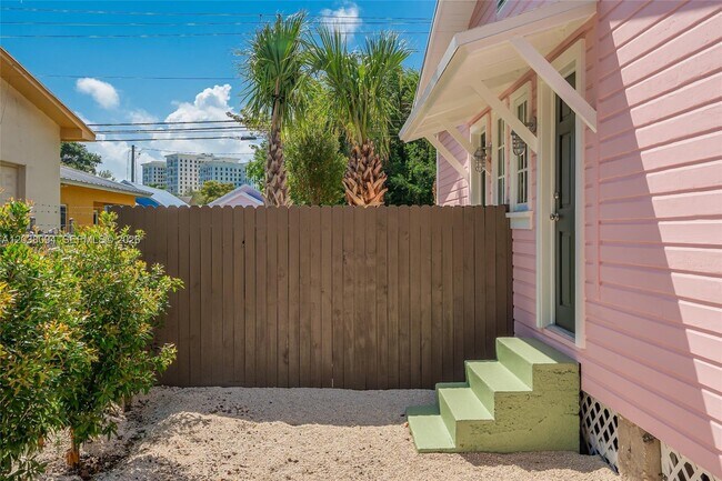 Building Photo - 3826 Oak Ave