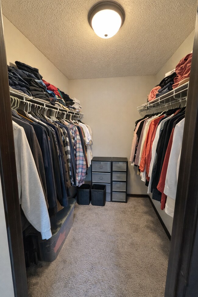 Building Photo - Beautiful 3bed 2bath Including a Master Suite