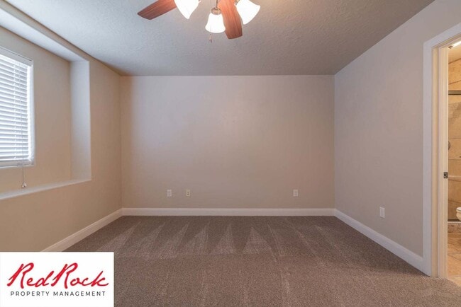 Building Photo - Beautiful Southgate Townhome!