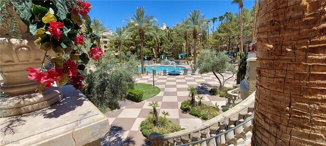 Building Photo - 270 E Flamingo Rd