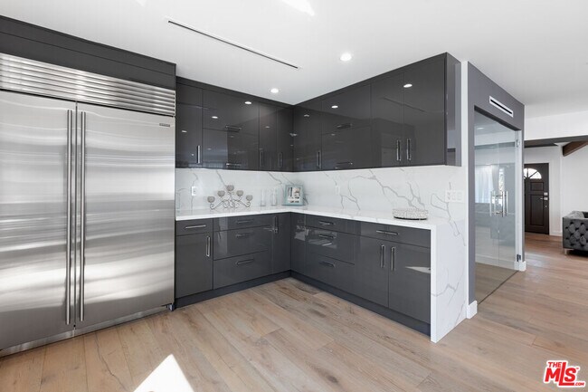 Building Photo - 18721 Hatteras St