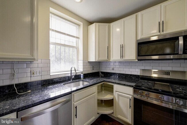 Building Photo - 2827 11th St NW