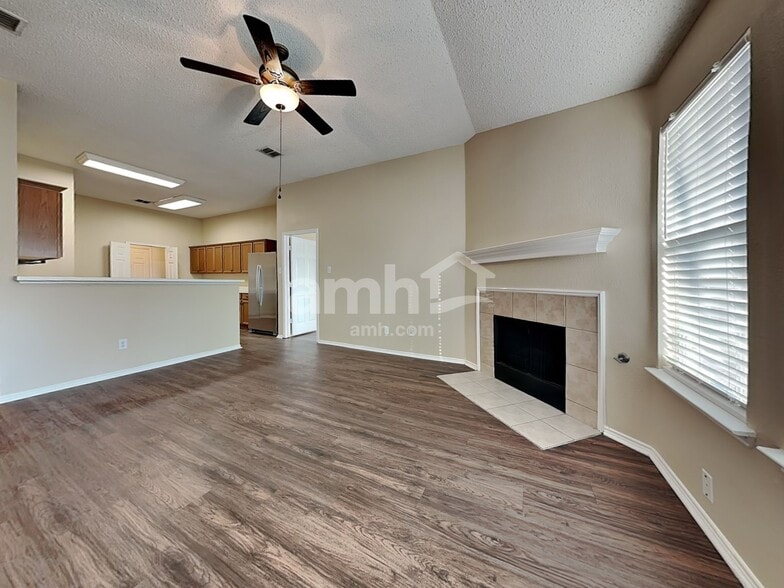 Building Photo - 2012 Cone Flower Dr